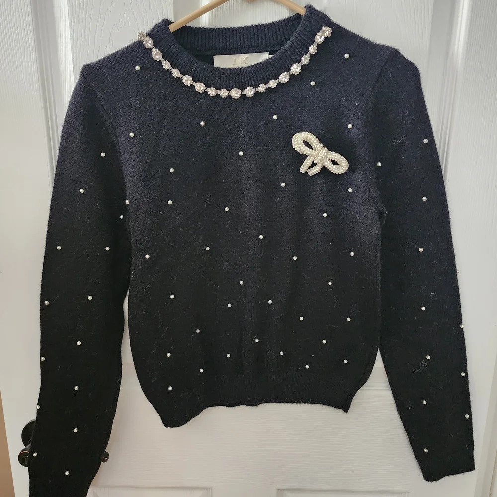 Elegant Black Sweater with Crystal And Pearl Accents - Picture 1 of 4